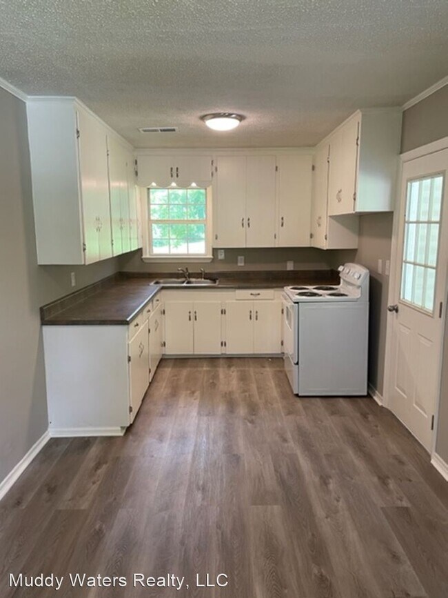 Foto del edificio - 3 br, 1 bath House - 252 CR 1145