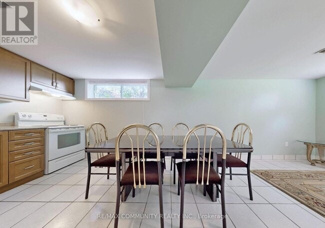 Building Photo - 1 Applefield Dr