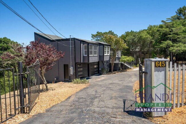 Building Photo - 645 Fawn Dr