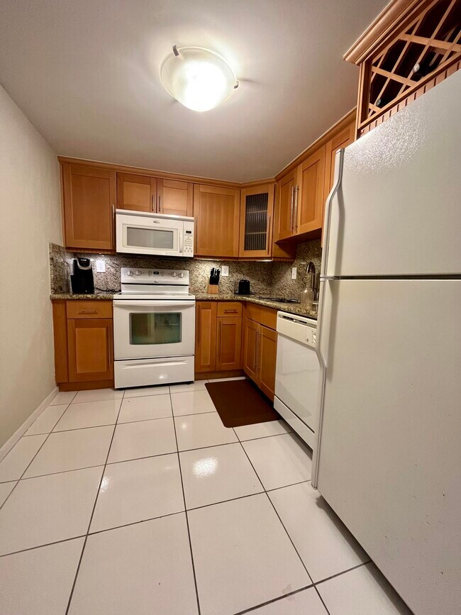 Foto del edificio - 3215 S Ocean Blvd
