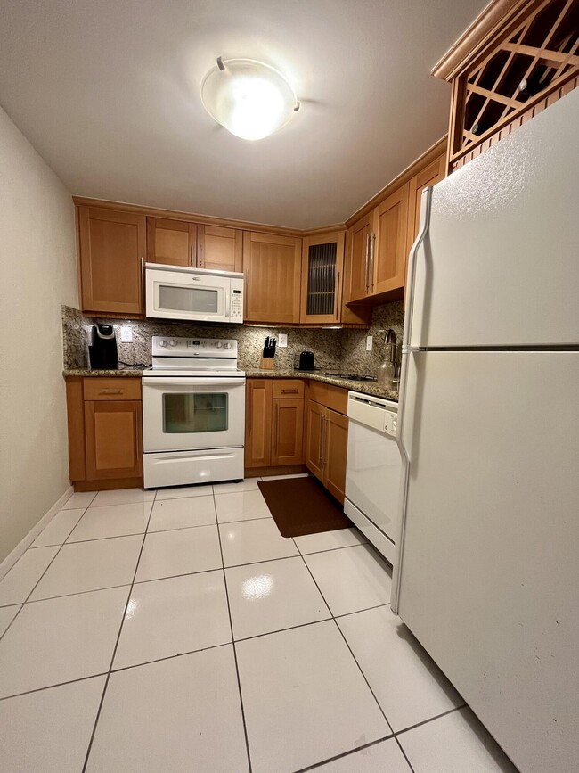 Building Photo - 3215 S Ocean Blvd