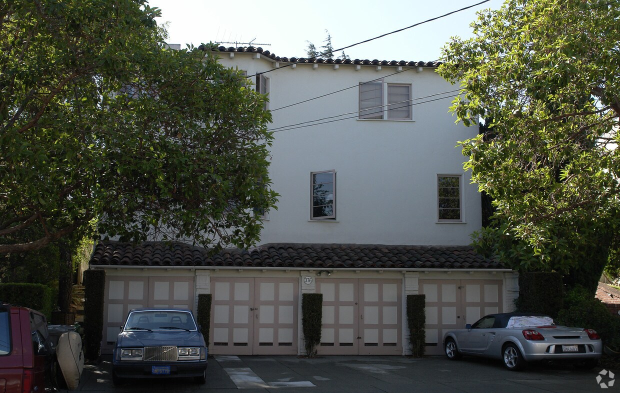 Building Photo - 376 Orange St