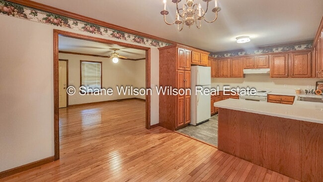 Building Photo - Spacious 2 Bedroom 2 Bath Duplex nestled in a quiet neighborhood in south Dalton.  ALL UTILITIES ...