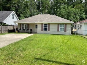 Building Photo - 35335 Fleetwood Dr