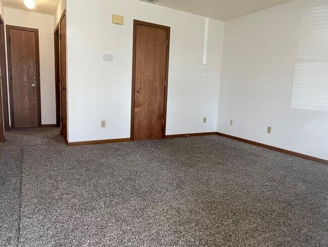 Building Photo - Modern 2 Bed / 1 Bath Home with Detached G...