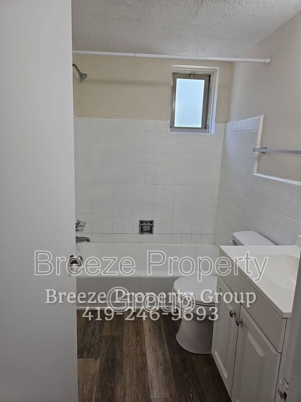 Building Photo - 2445 W Bancroft St