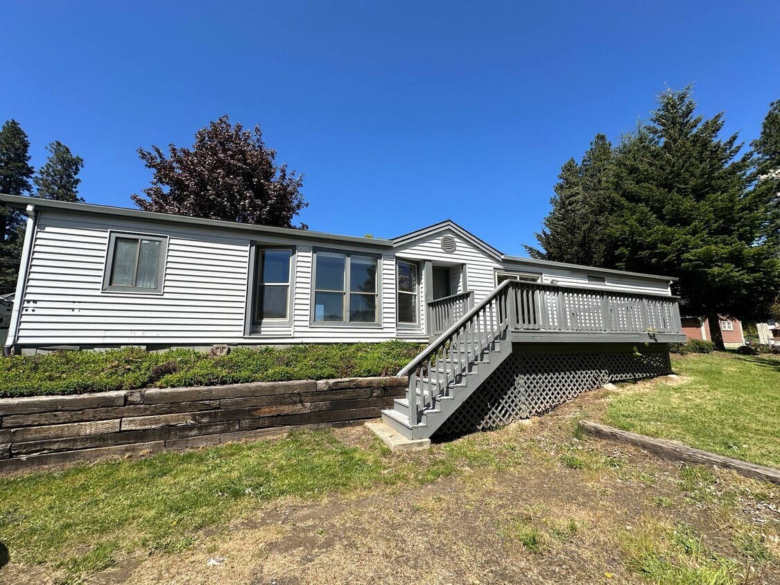 3817 Summit Dr, Hood River, OR 97031 House Rental in Hood River, OR