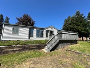 Building Photo - 3817 Summit Dr