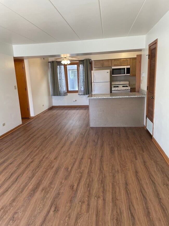 Building Photo - 9532 Minnick Ave