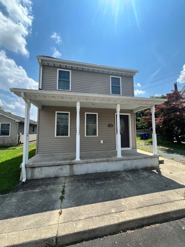 Foto del edificio - 112 E Main St