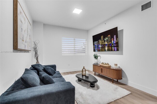 Foto del edificio - 3728 NW 19th Ave