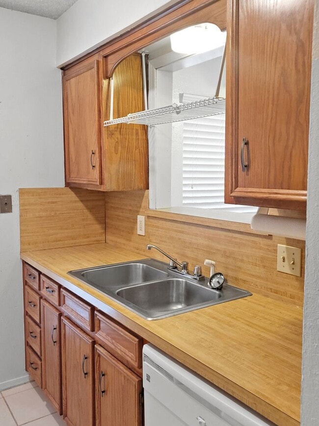 Photo - Wonderful Quiet Duplex in the Northern Part of Arlington Townhome