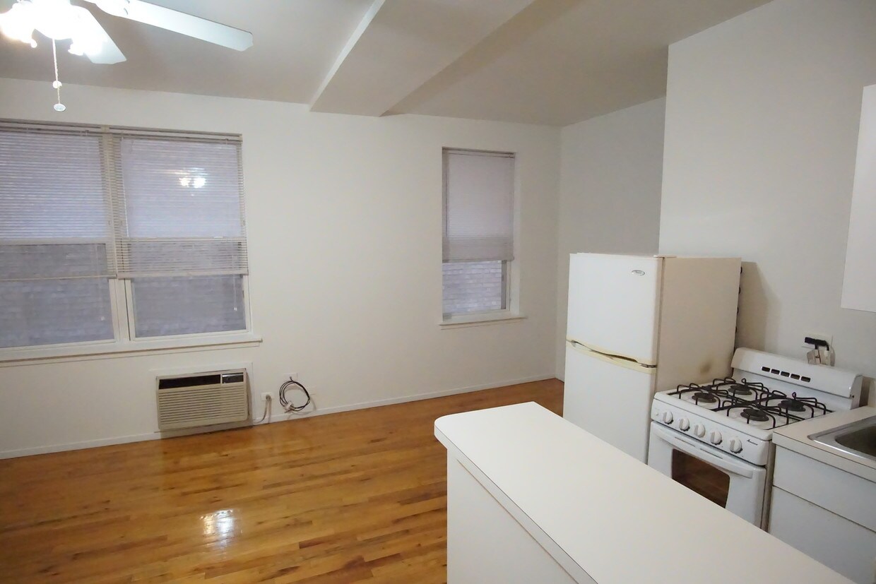 Foto principal - 5959 N Kenmore Ave
