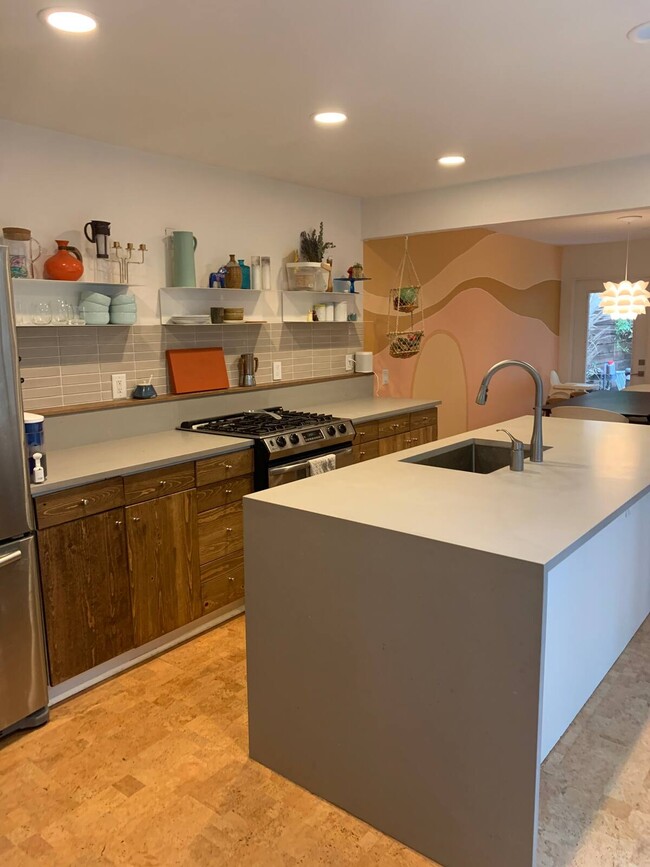 kitchen - 4080 Del Mar Ave