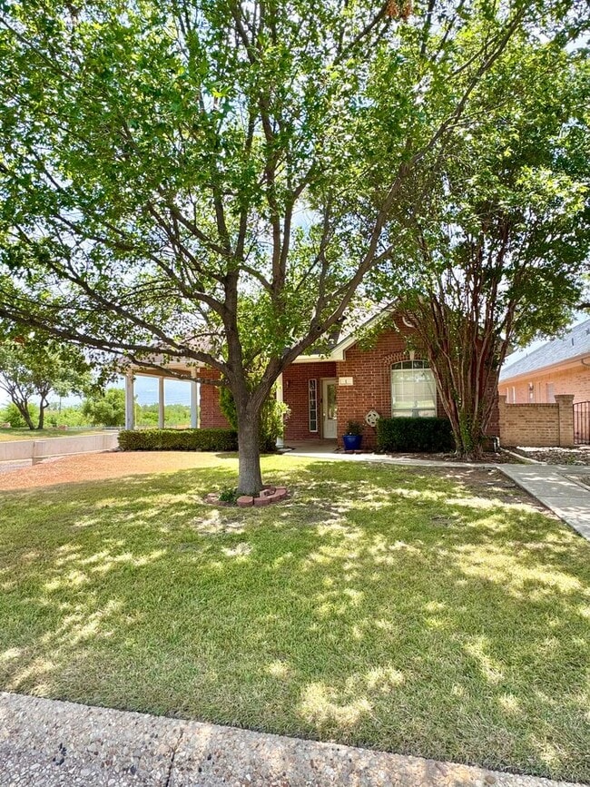 Building Photo - NOW AVAILABLE - Beautiful Patio Home in Southridge!!
