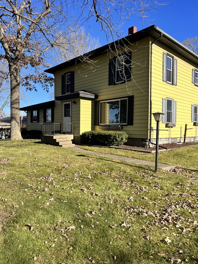 Front of house - 1070 County Rd N