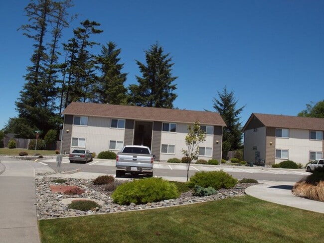 Building Photo - 2375 Bates Ln