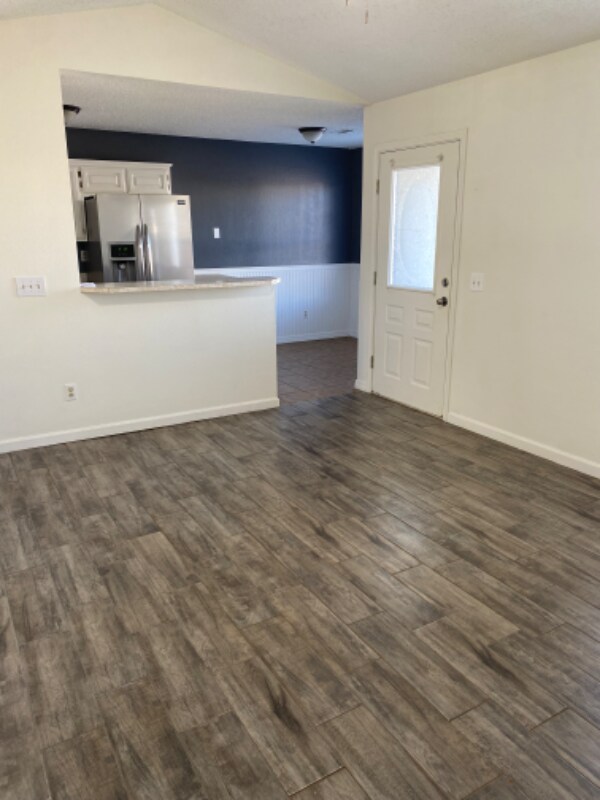 Building Photo - 1102 W Easy St