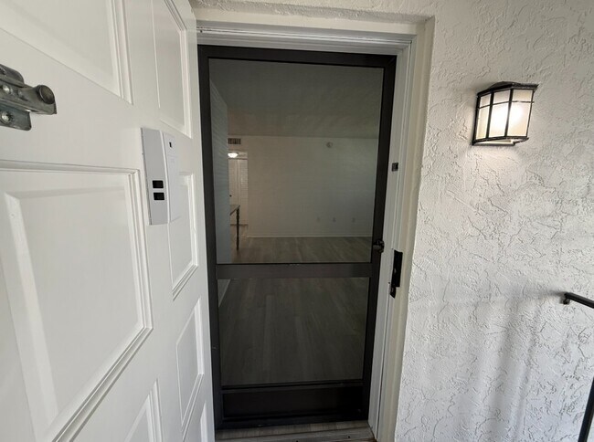 Foto del edificio - 5800 Hollywood Blvd