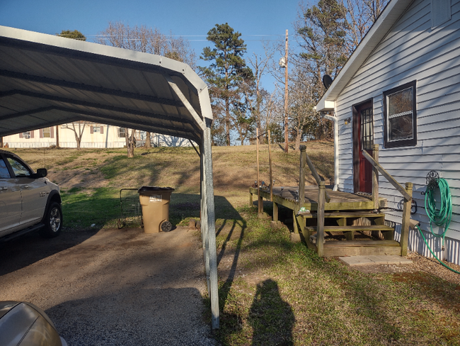 Building Photo - 10303 Thistle Rd
