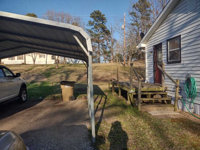 Foto del edificio - 10303 Thistle Rd