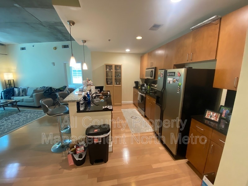 Photo - 950 W Peachtree ST