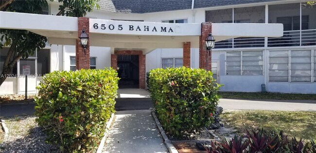Foto del edificio - 6505 Winfield Blvd