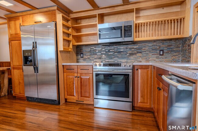 Foto del edificio - 215 Old Newtown Rd