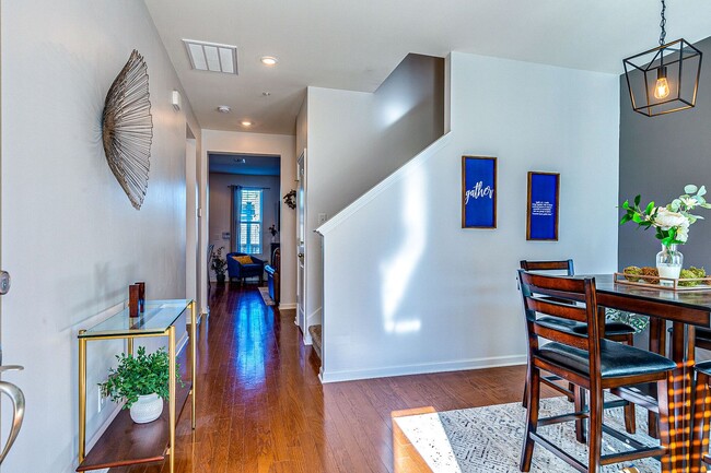 Building Photo - Beautiful 3 Bed, 2/1 Bath Mount Juliet Tow...