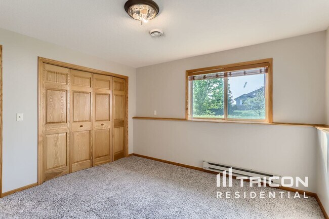 Building Photo - 783 Harrison Dr