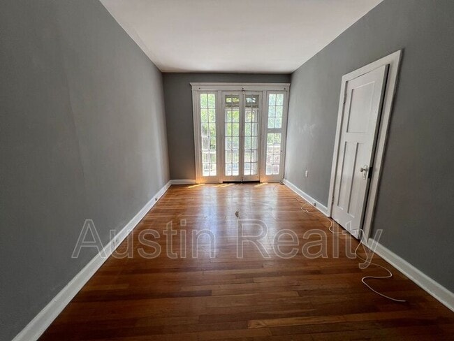 Foto del edificio - 6041 Waterman Blvd