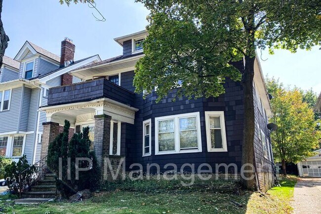 Building Photo - Sprawling 3BR 1BA Up Unit in Cleveland Hei...