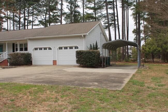 Foto del edificio - 4902 Simpson Dr