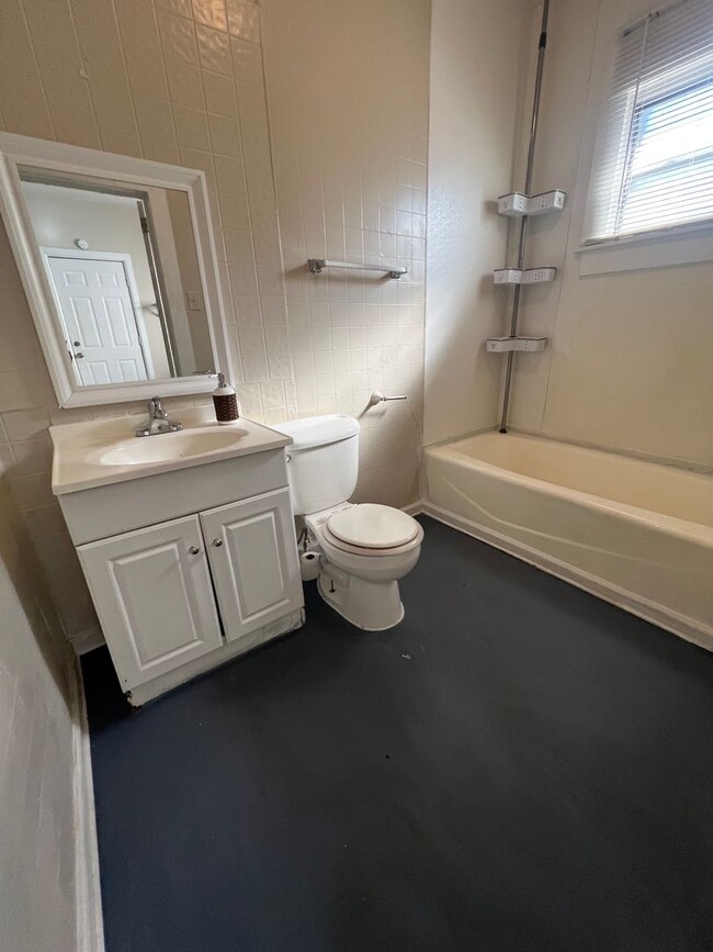 Building Photo - SPACIOUS 1 bed House! DEPOSIT-FREE Renting...