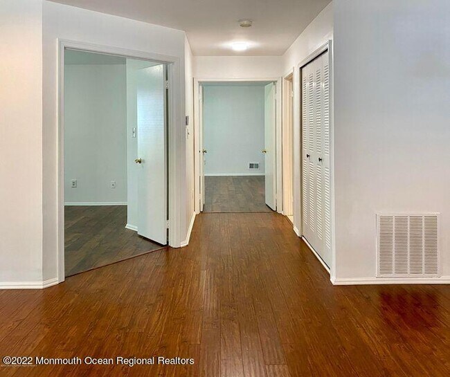 407 Hampton Ct, Manalapan Township, NJ 07726 Condo for Rent in