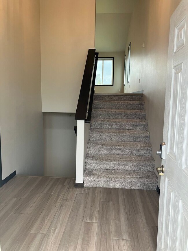 Building Photo - 4 Bed 3 Bath Single Family Home