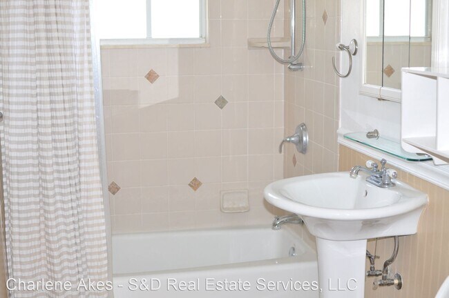 Building Photo - 3 br, 1 bath House - 5616 Lunn Rd