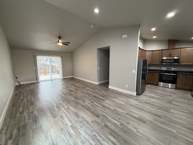 Building Photo - 1335 Lynn Ave