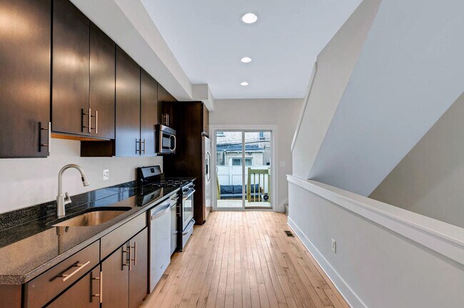 Kitchen - 511 Cross St