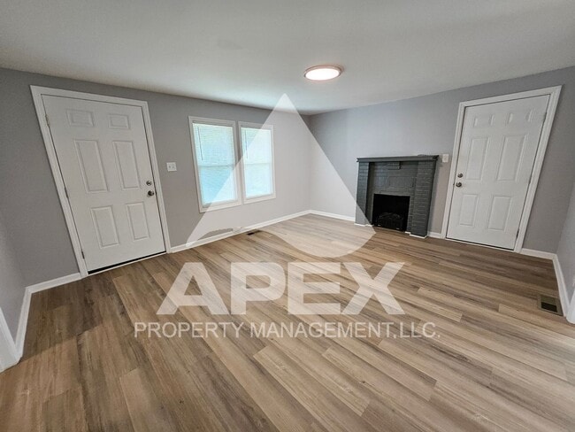 Building Photo - Renovated Craftsman Style 2 Bd 1- Ba Single Family Home with off street parking mins from Downtown!