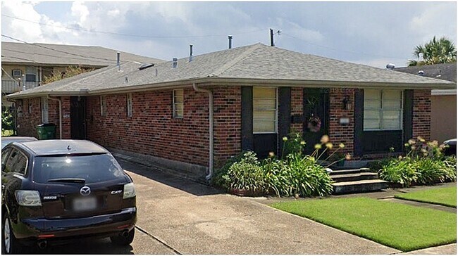 Side of House with View of Entrance to Back Apartment for Rent * 1243 Carrollton Avenue - 1243 Carrollton Ave