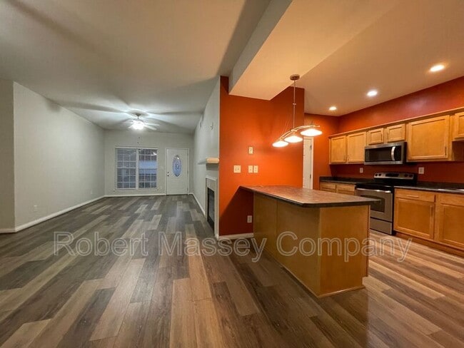 Photo - 346 S Dorsey Ln House