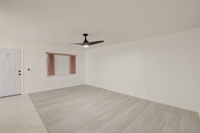 Building Photo - 394 Normandy Ln