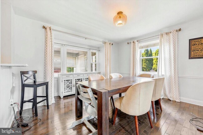 Foto del edificio - 1646 Surrey Ln