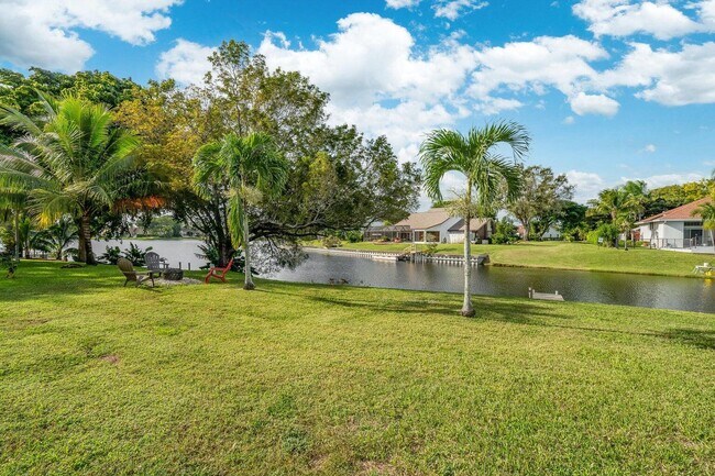 Foto del edificio - 12775 Guilford Cir