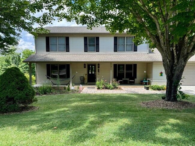 Building Photo - 310 Cherokee Dr