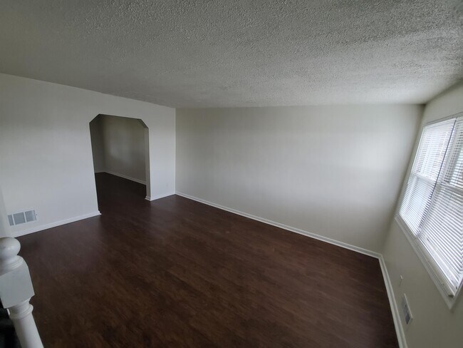 Building Photo - 6532 Riverview Ave