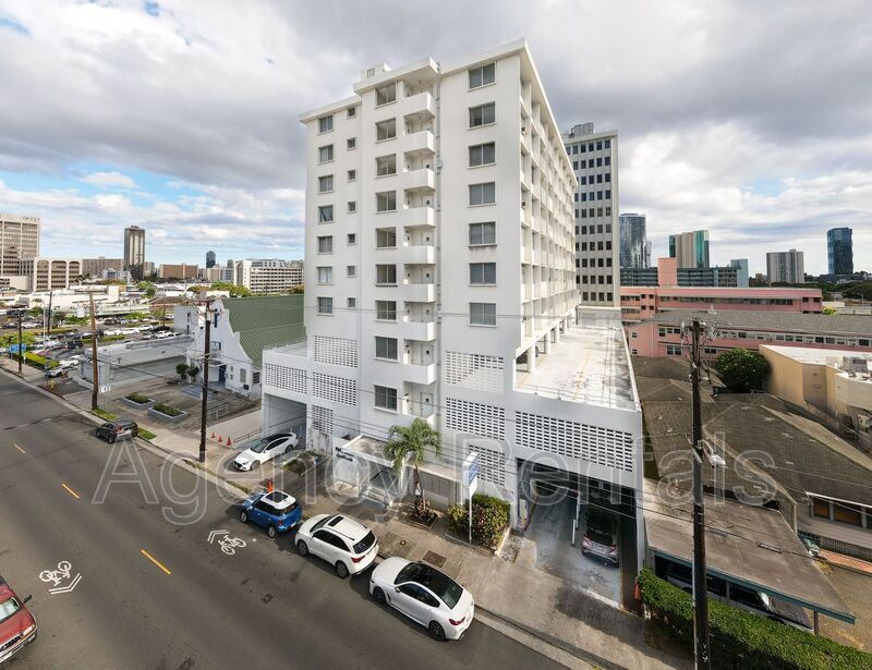 Foto principal - 1125 Young St