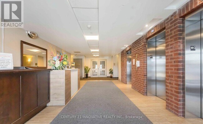 Photo du bâtiment - 7325-7325 Markham Rd