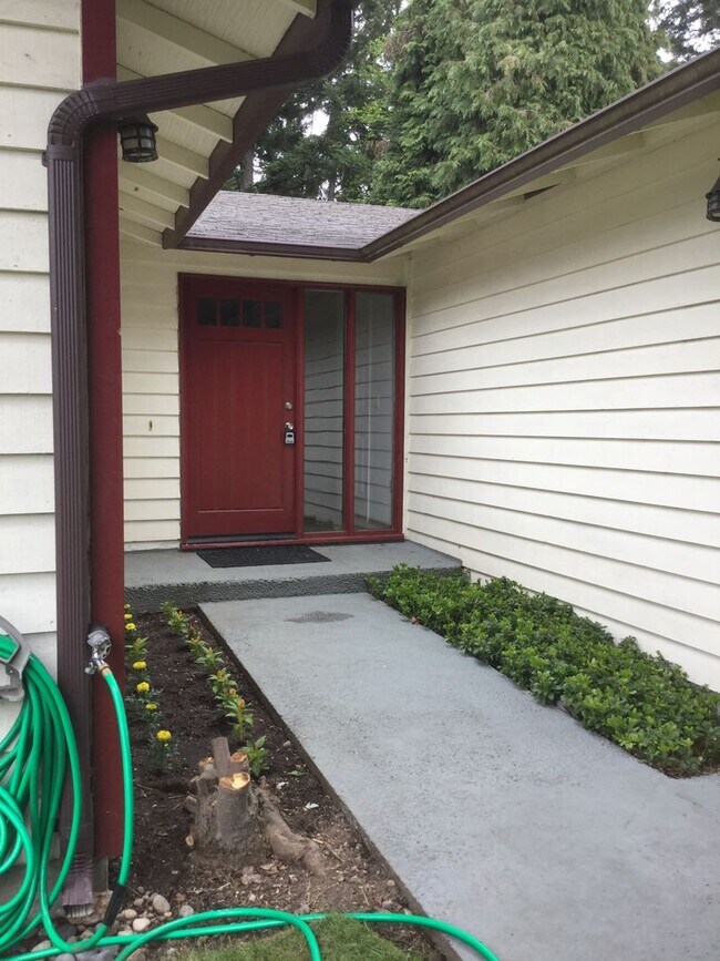 Foto del edificio - Spacious Mukilteo Rambler in Harbor Pointe – 3BR, Deck & Private Backyard